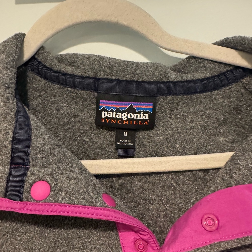 Patagonia Gray and Pink Fleece Size M great condition!